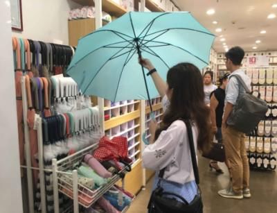 百亿上市公司为名创优品打造小雨伞