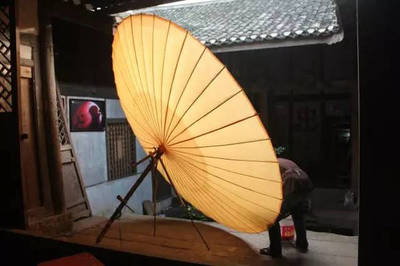 非遗匠心|中国“伞王”毕六福:一生献给分水油纸伞
