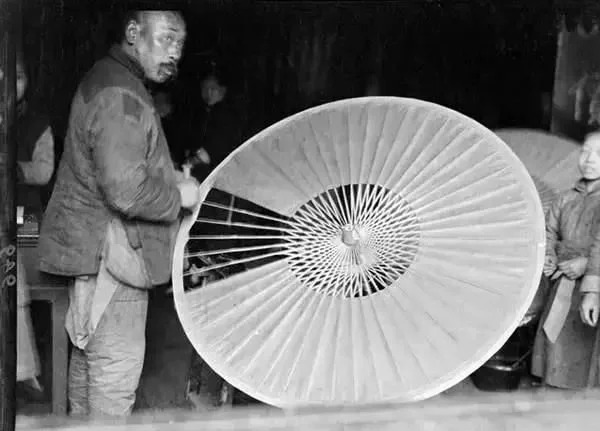 1984年,鞋盒里发现的老照片轰动世界,最后一张惊呆了!